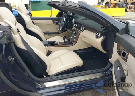 2015 Mercedes-Benz Slk 250 z USA, uszkodzony, nr VIN WDDPK4HA9FF100610